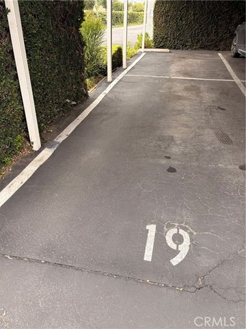 7025 Glade Avenue 19, Canoga Park (los Angeles), CA 91303