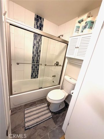 7025 Glade Avenue 19, Canoga Park (los Angeles), CA 91303