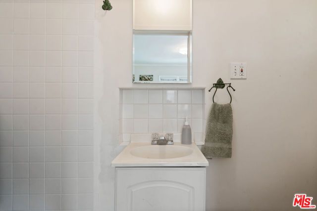 1612 S Genesee Avenue, Los Angeles, CA 90019