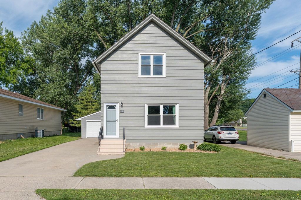 1041 Quincy Street, Mankato, MN 56003