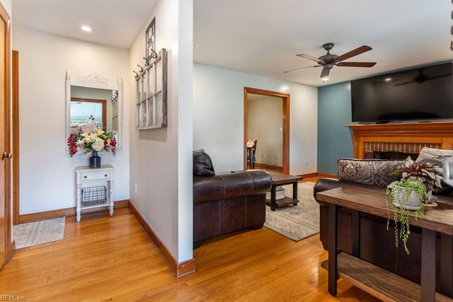 15 Sanford DR, Newport News, VA 23601