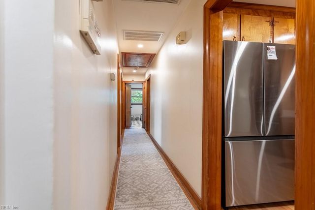 15 Sanford DR, Newport News, VA 23601