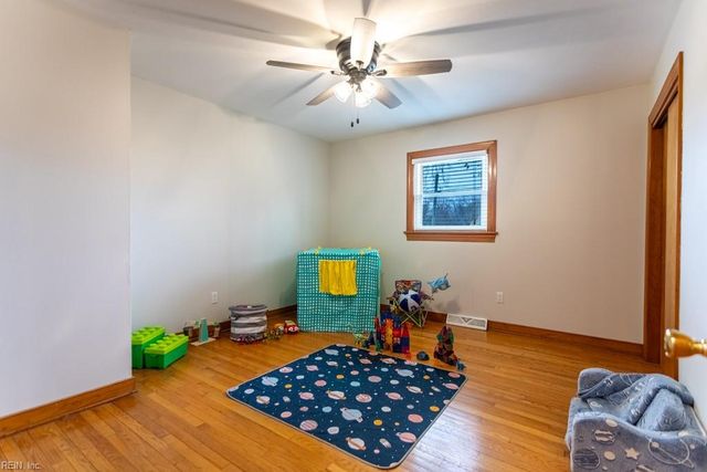 15 Sanford DR, Newport News, VA 23601