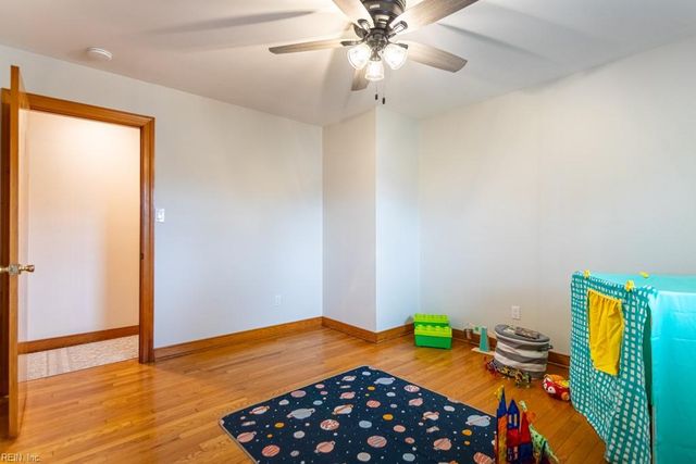 15 Sanford DR, Newport News, VA 23601