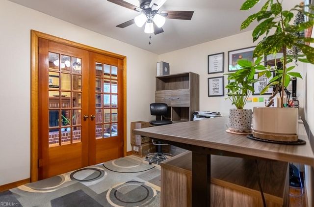 15 Sanford DR, Newport News, VA 23601