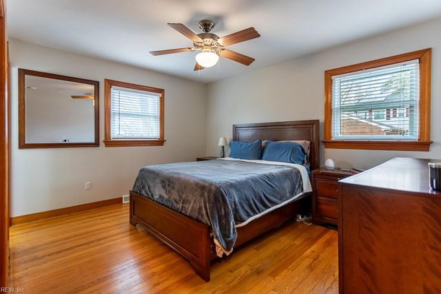 15 Sanford DR, Newport News, VA 23601