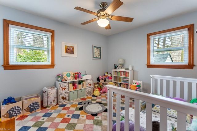 15 Sanford DR, Newport News, VA 23601