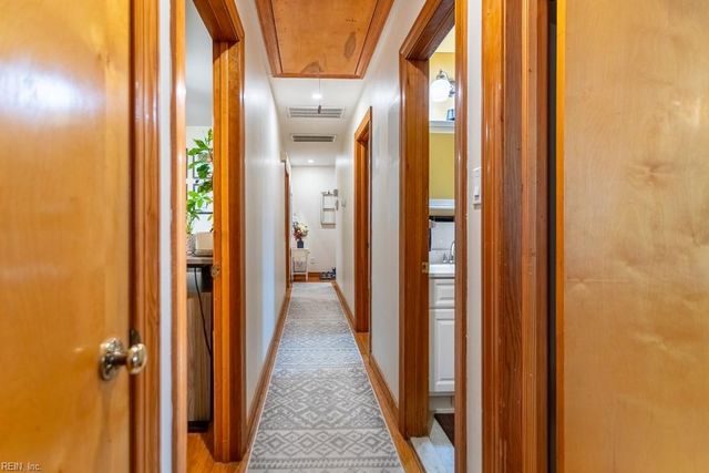 15 Sanford DR, Newport News, VA 23601