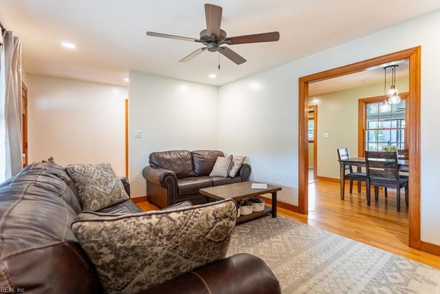 15 Sanford DR, Newport News, VA 23601