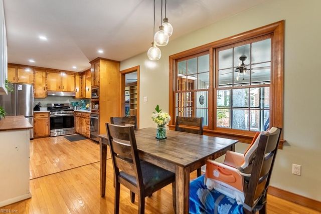 15 Sanford DR, Newport News, VA 23601