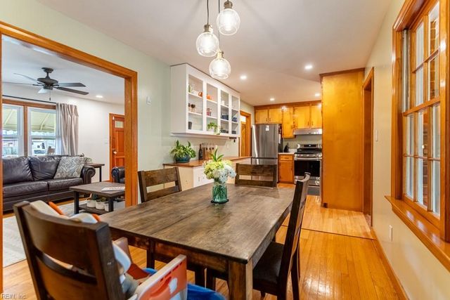 15 Sanford DR, Newport News, VA 23601