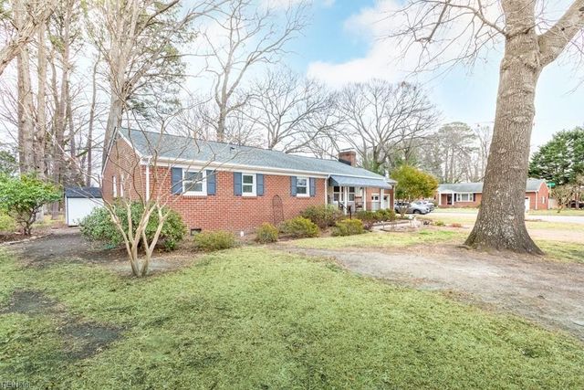 15 Sanford DR, Newport News, VA 23601