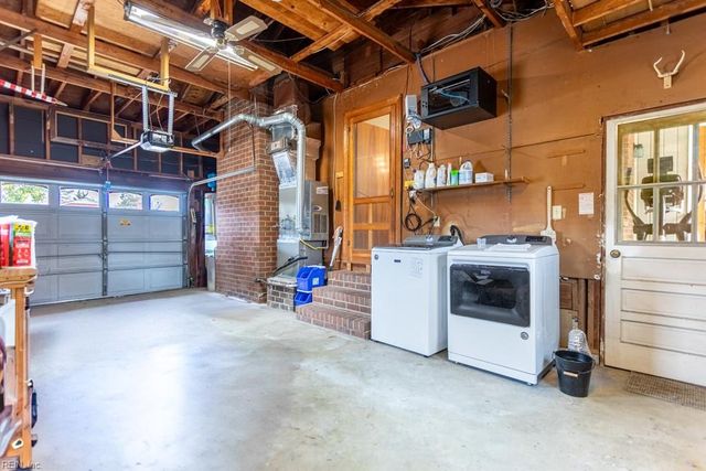 15 Sanford DR, Newport News, VA 23601