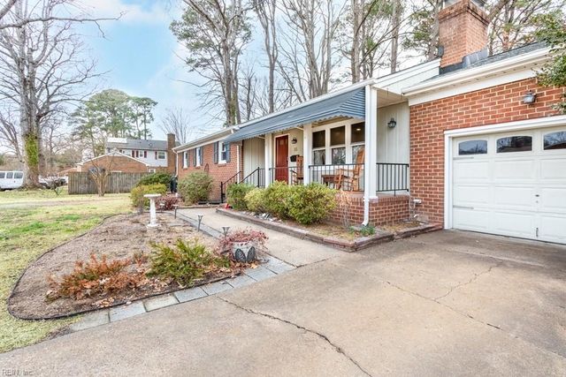 15 Sanford DR, Newport News, VA 23601