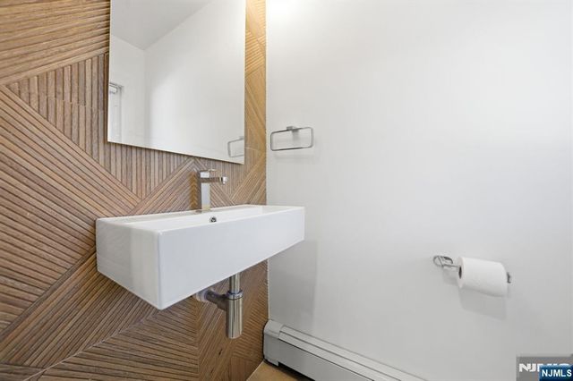 40 Magnolia Avenue, Tenafly, NJ 07670