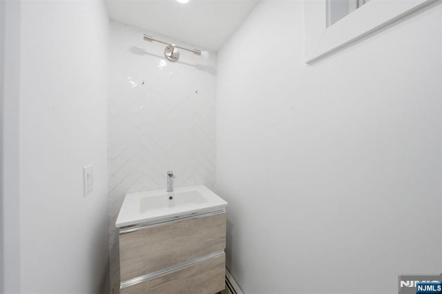 40 Magnolia Avenue, Tenafly, NJ 07670