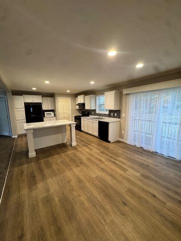 42 Kendell Ln, Salisbury, MA 01952