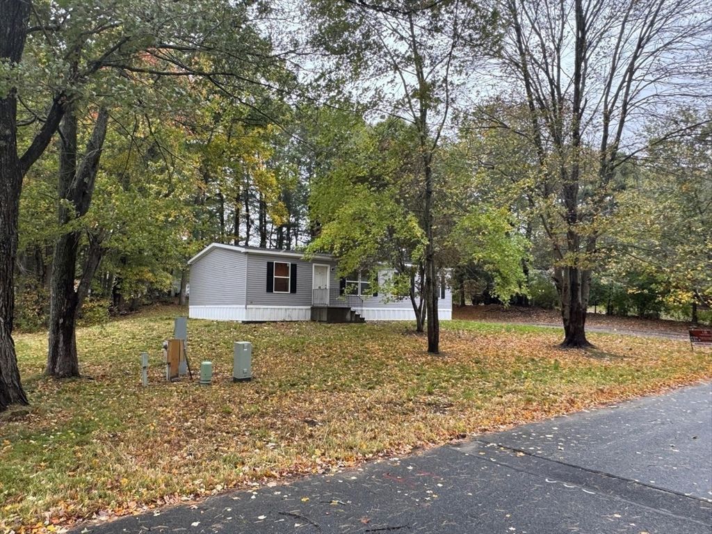 42 Kendell Ln, Salisbury, MA 01952