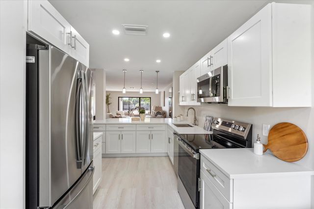 47 Stratford Lane W F, Boynton Beach, FL 33436