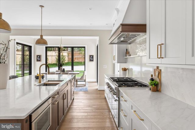 1104 SHARON CT, Mclean, VA 22101