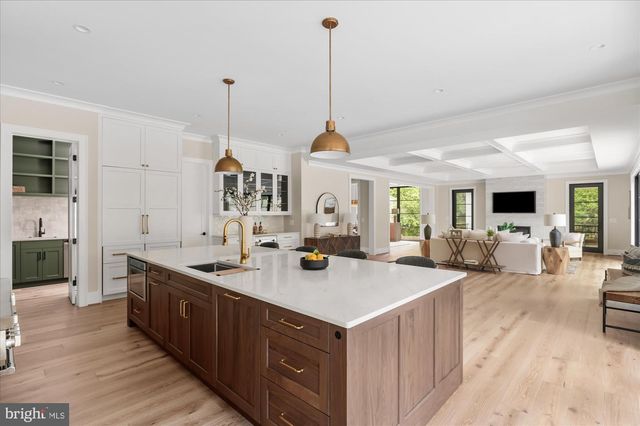 1104 SHARON CT, Mclean, VA 22101