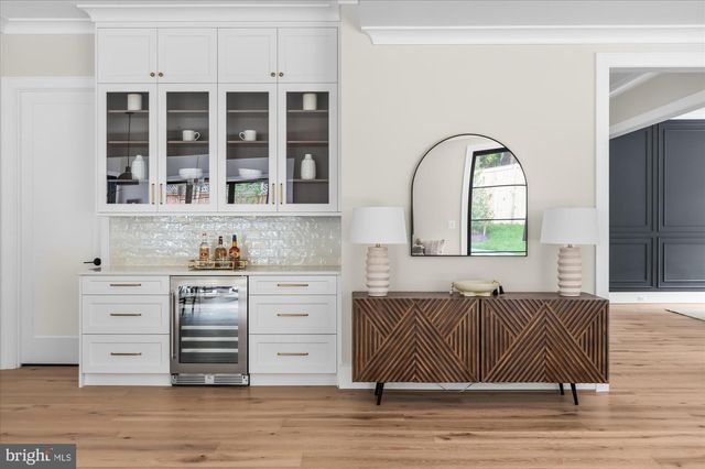 1104 SHARON CT, Mclean, VA 22101