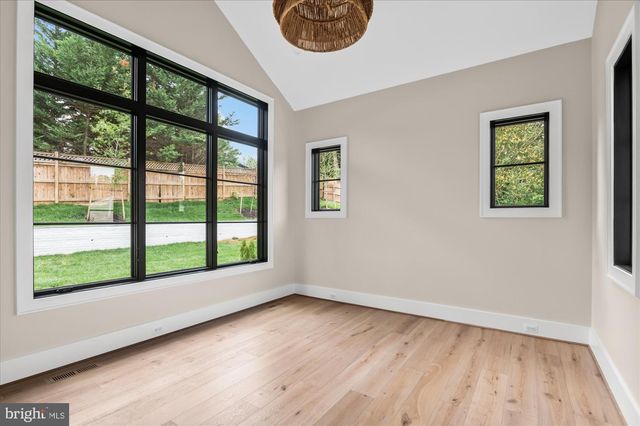 1104 SHARON CT, Mclean, VA 22101