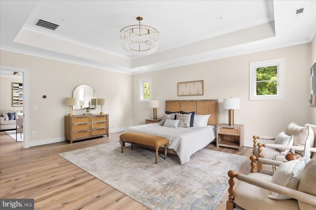 1104 SHARON CT, Mclean, VA 22101