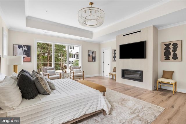 1104 SHARON CT, Mclean, VA 22101