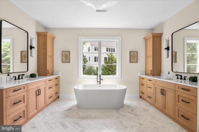1104 SHARON CT, Mclean, VA 22101
