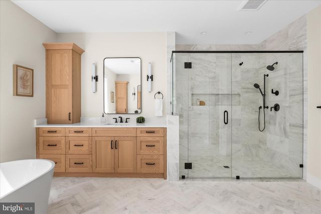 1104 SHARON CT, Mclean, VA 22101