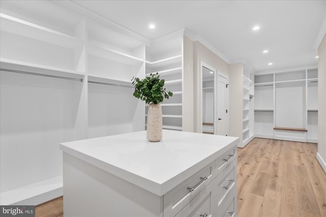 1104 SHARON CT, Mclean, VA 22101