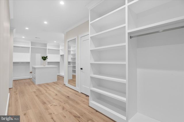 1104 SHARON CT, Mclean, VA 22101