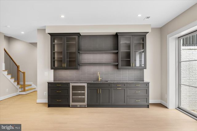 1104 SHARON CT, Mclean, VA 22101