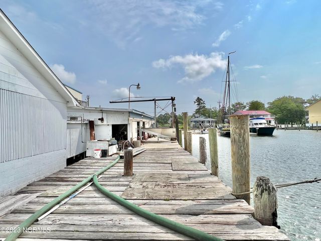 301 Hodges Street, Oriental, NC 28571