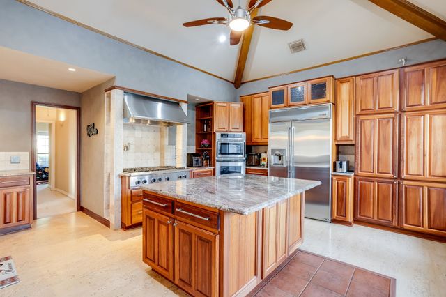 9812 Canyon Crest Circle, Irving, TX 75063