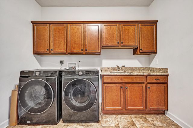 7125 Linn Cove CT, Roanoke, VA 24018