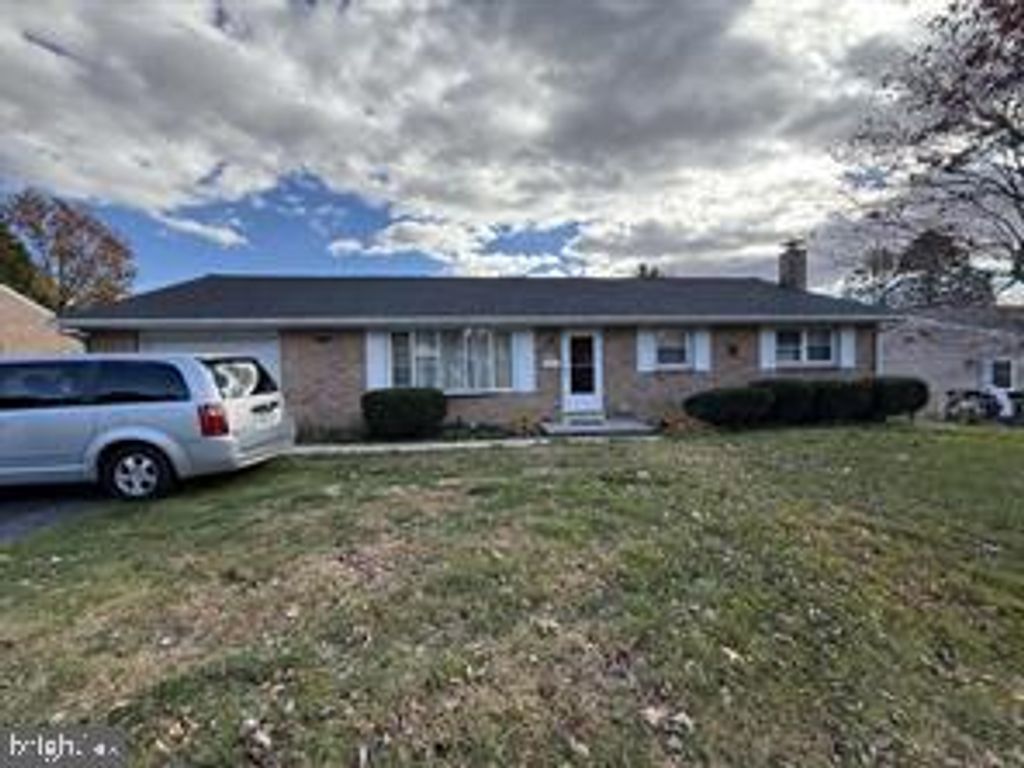 1140 CEDAR CREST DR, Lebanon, PA 17046