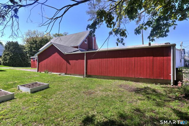 231 West River Street, Milford, CT 06460
