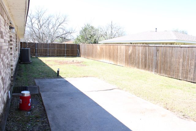 110 E Vanston Lane, Crandall, TX 75114