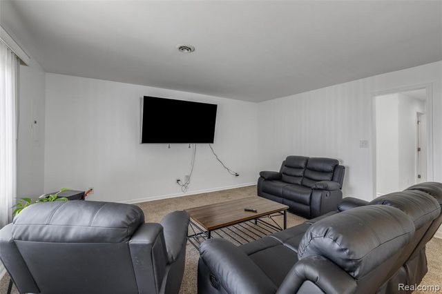 25152 Leach Street, Roseville, MI 48066