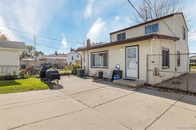 25152 Leach Street, Roseville, MI 48066