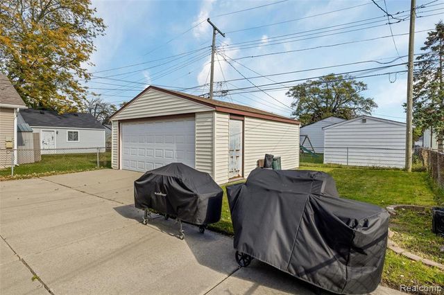 25152 Leach Street, Roseville, MI 48066