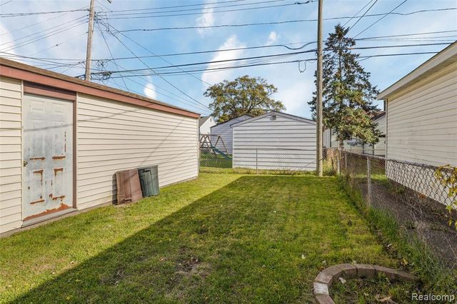 25152 Leach Street, Roseville, MI 48066