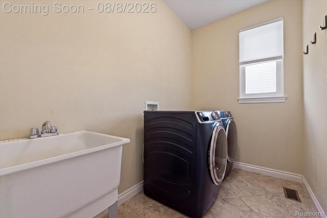 25655 Coach Lane, Lyon Charter Township, MI 48178