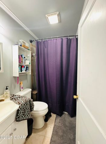 1324 W Central Avenue, Carthage, MO 64836