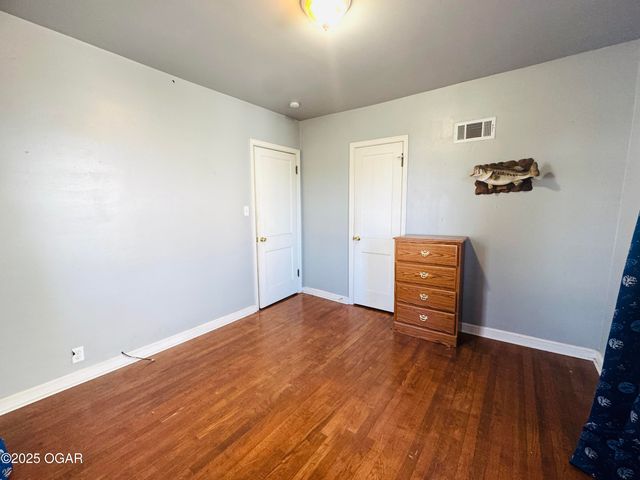 1324 W Central Avenue, Carthage, MO 64836