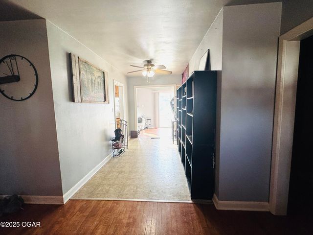 1324 W Central Avenue, Carthage, MO 64836