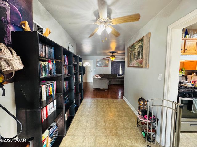 1324 W Central Avenue, Carthage, MO 64836