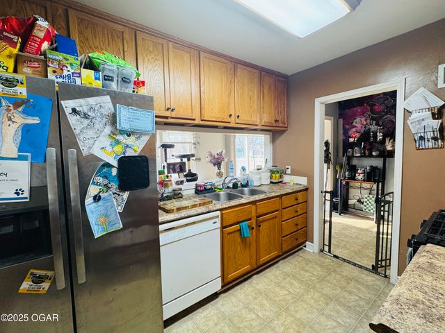 1324 W Central Avenue, Carthage, MO 64836